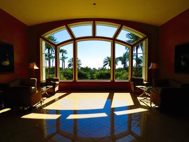 Holiday Hotel