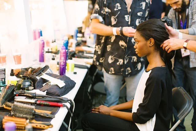 Melemeta Dunia ya Warembo Cosmetics